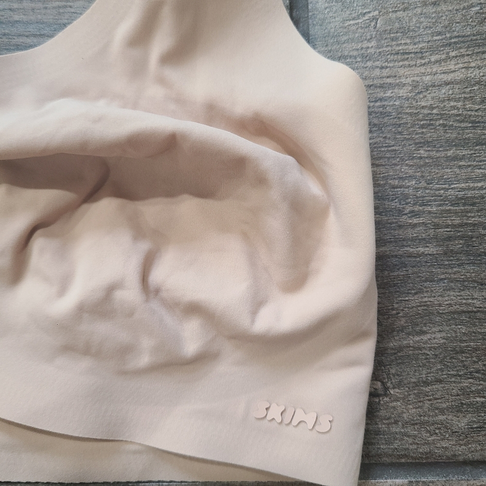Skims Naked Plunge Bra - Picture 3 of 4